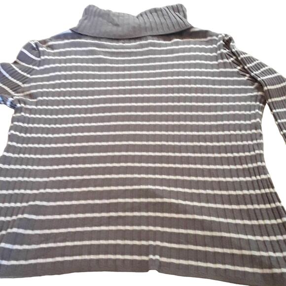 Womens Sz XL Gray White Striped Ribbed Cowl Neck Lightweight Sweater APT 9 - Picture 2 of 10
